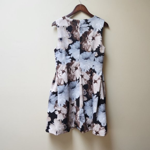 Floral Sleeveless Dress - Black and Cream - Picture 6 of 10